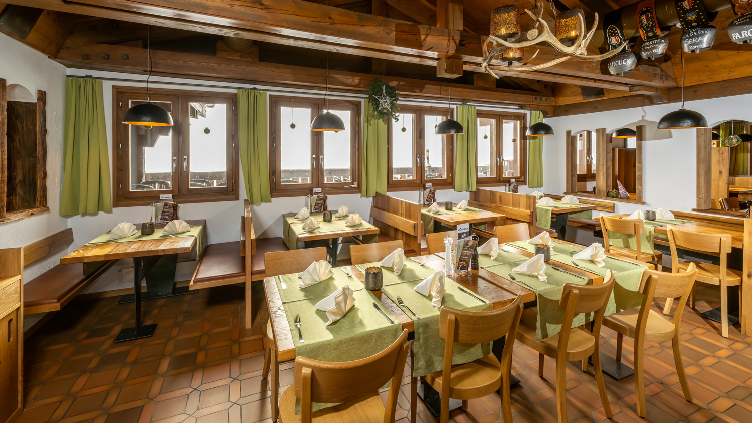 Restaurant-Walliserstube-Bettmeralp-Saal-2