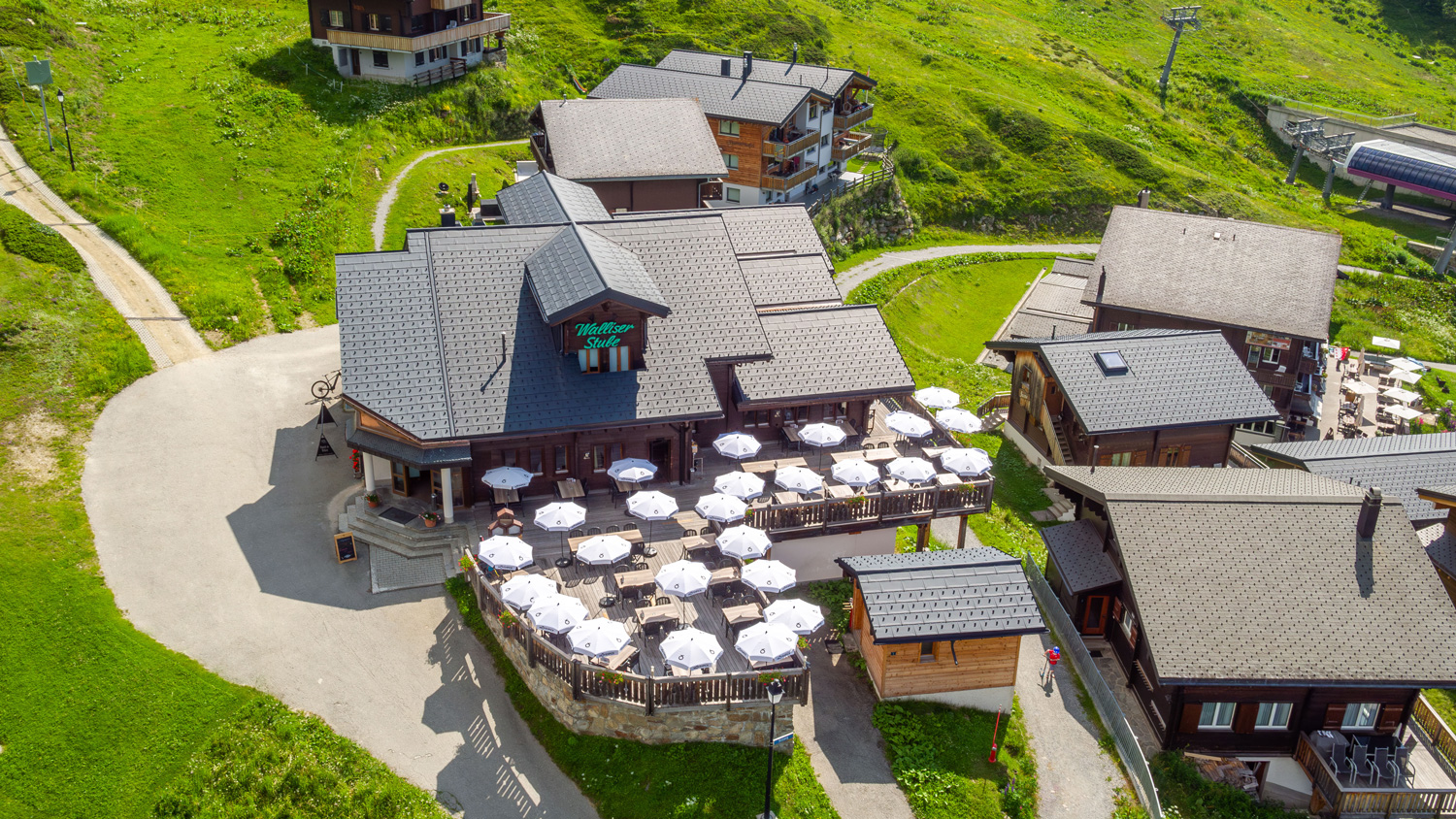 Restaurant-Walliserstube-Bettmeralp-Sommer-Terasse-Drohne
